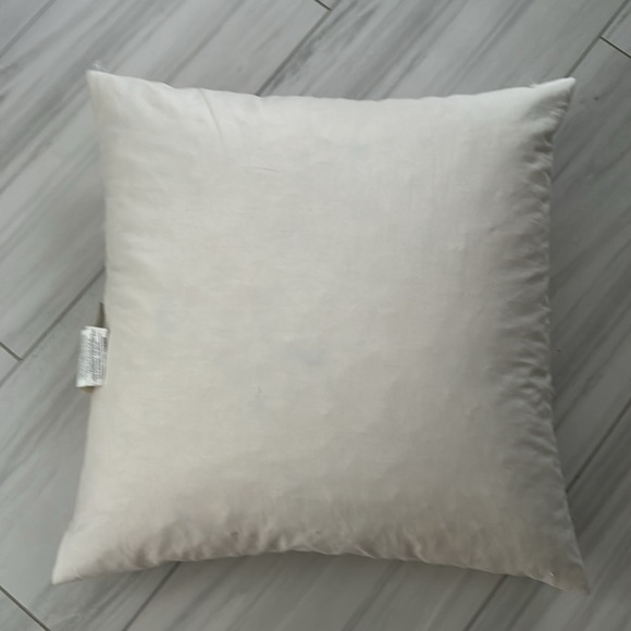 Pottery Barn Sea Shell Coastal Inspired Oversized Decorative Accent Pillow - Picture 5 of 9